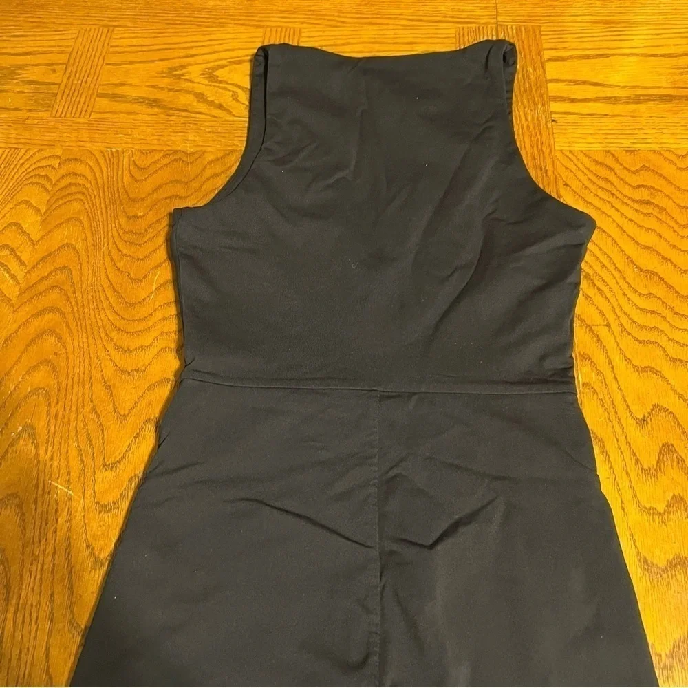 Aritzia Babaton Contour V-Neck Shorts Romper Sz S in Black Athletic